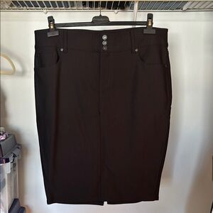 NWT Torrid Black Knee-Length Pencil Skirt